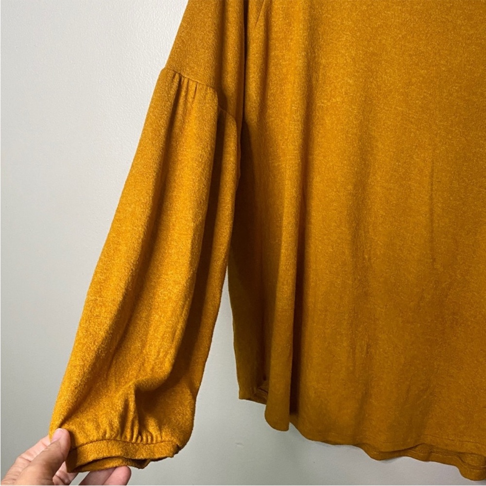 Old Navy Women's Golden Crew Neck Sweater - Picture 3 of 4